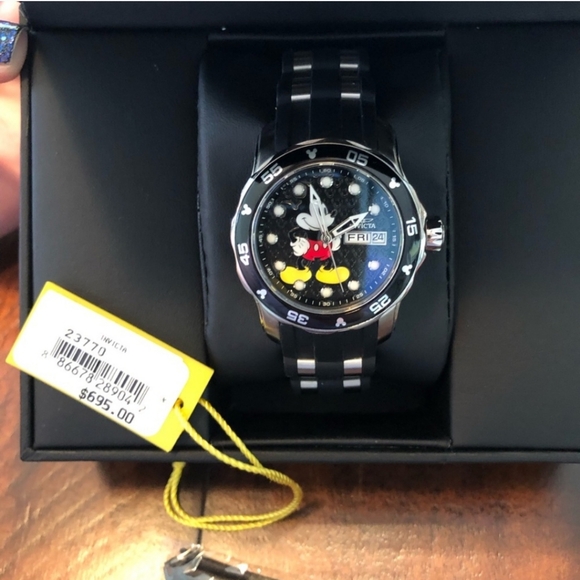 Disney Invicta Limited Edition Mickey Mouse Watch - Picture 10 of 13